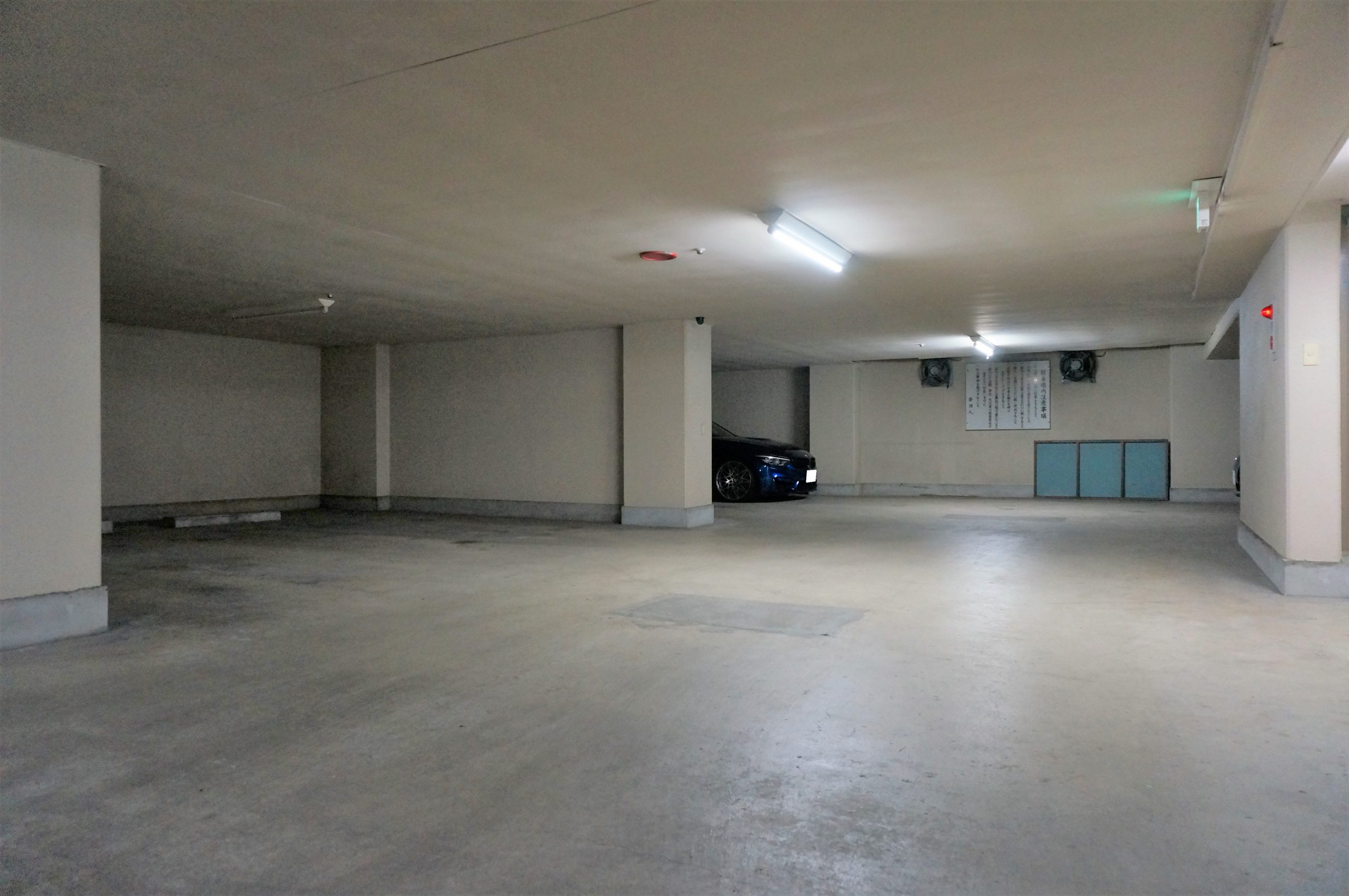 ロイヤルウイング駐車場（地下）
